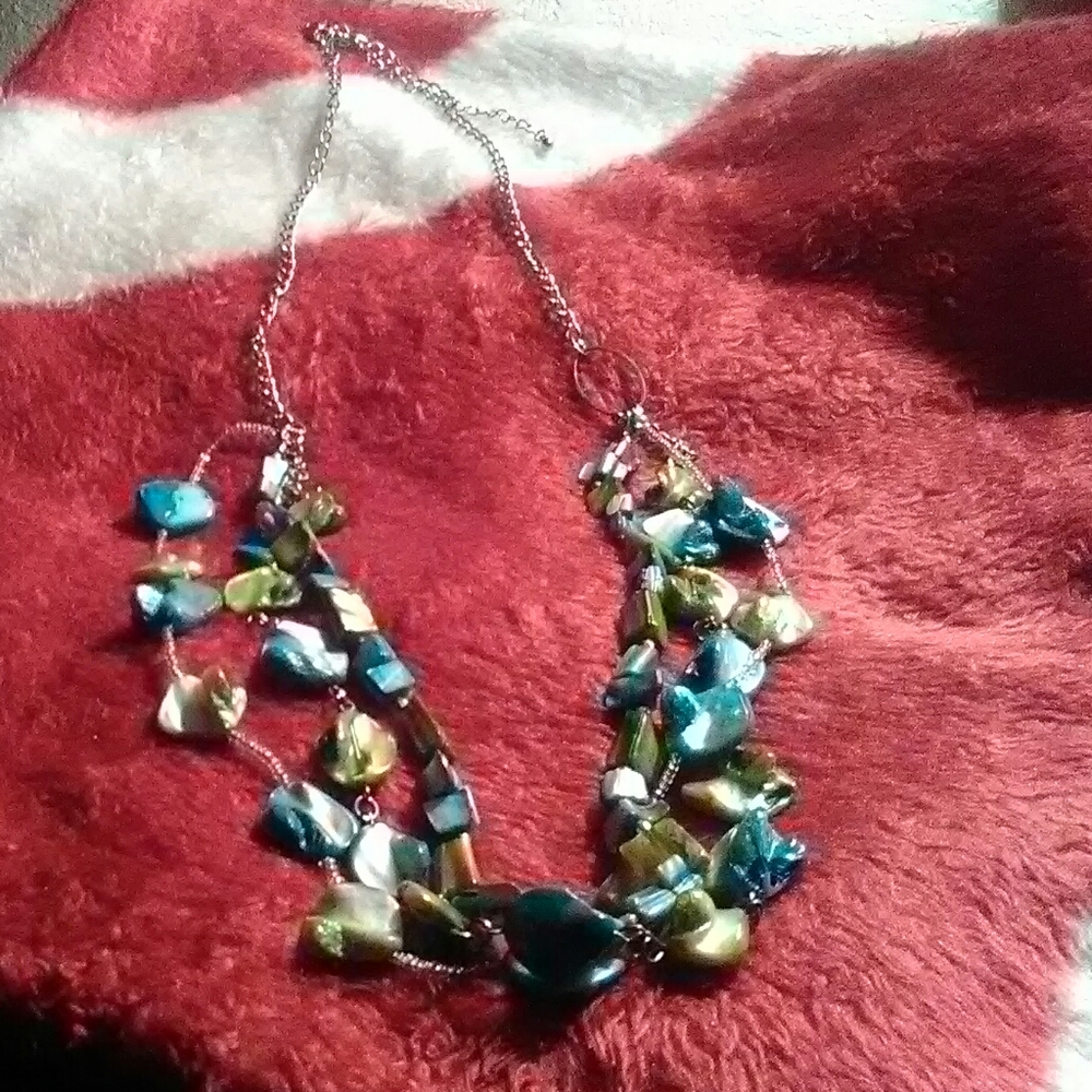 Beautiful Pearled Jewels necklac - Picture 6 of 6